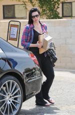 LAURA PREPON Gets Her Mail in Los Feliz