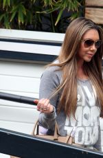 MICHELLE HEATON Leaves a Studio in London