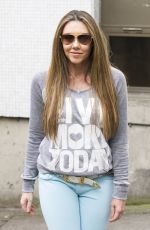 MICHELLE HEATON Leaves a Studio in London