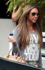 MICHELLE HEATON Leaves a Studio in London
