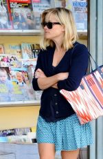 REESE WITHERSPOON in Skirt Buys Magazines in Brentwood