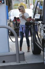 REESE WITHRSPOON at a Gas Station in Los Angeles