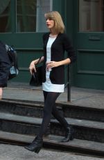 TAYLOR SWIFT Leaves Her Apartment in New York
