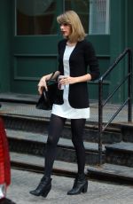 TAYLOR SWIFT Leaves Her Apartment in New York