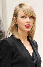 TAYLOR SWIFT Leaves Her New York Apartment