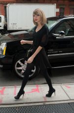 TAYLOR SWIFT Leaves Her New York Apartment