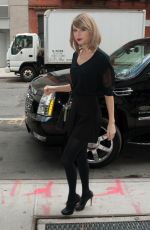 TAYLOR SWIFT Leaves Her New York Apartment