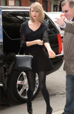 TAYLOR SWIFT Leaves Her New York Apartment