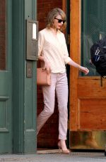 TAYLOR SWIFT Out and About in New York 1004