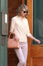 TAYLOR SWIFT Out and About in New York 1004