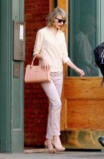 TAYLOR SWIFT Out and About in New York 1004