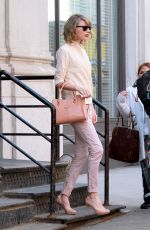 TAYLOR SWIFT Out and About in New York 1004