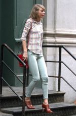 TAYLOR SWIFT Out in New York 1504