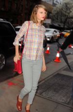 TAYLOR SWIFT Out in New York 1504