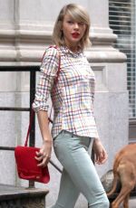 TAYLOR SWIFT Out in New York 1504