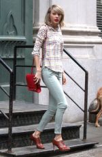 TAYLOR SWIFT Out in New York 1504