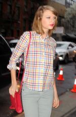 TAYLOR SWIFT Out in New York 1504