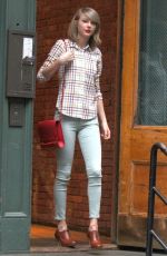 TAYLOR SWIFT Out in New York 1504