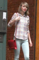 TAYLOR SWIFT Out in New York 1504