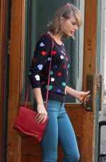 TAYLOR SWIFT Out in New York 1604