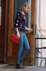 TAYLOR SWIFT Out in New York 1604