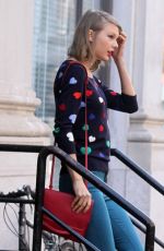 TAYLOR SWIFT Out in New York 1604