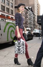 TAYLOR SWIFT Out Shopping in New York