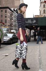 TAYLOR SWIFT Out Shopping in New York