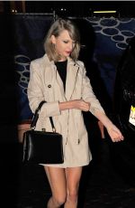 TAYLOR SWIFT Returning to Her Apartment in New York