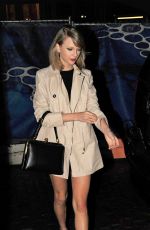 TAYLOR SWIFT Returning to Her Apartment in New York