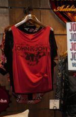 AVRIL LAVIGNE at John John