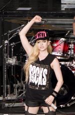 AVRIL LAVIGNE Performs in Mountain View