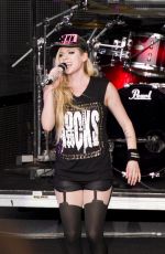 AVRIL LAVIGNE Performs in Mountain View