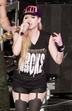 AVRIL LAVIGNE Performs in Mountain View