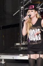 AVRIL LAVIGNE Performs in Mountain View