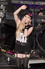 AVRIL LAVIGNE Performs in Mountain View
