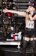 AVRIL LAVIGNE Performs in Mountain View