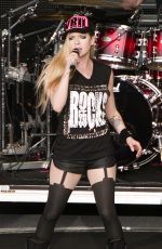 AVRIL LAVIGNE Performs in Mountain View