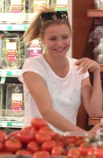 CAMERON DIAZ Shopping at Whole Foods in Beverly Hills