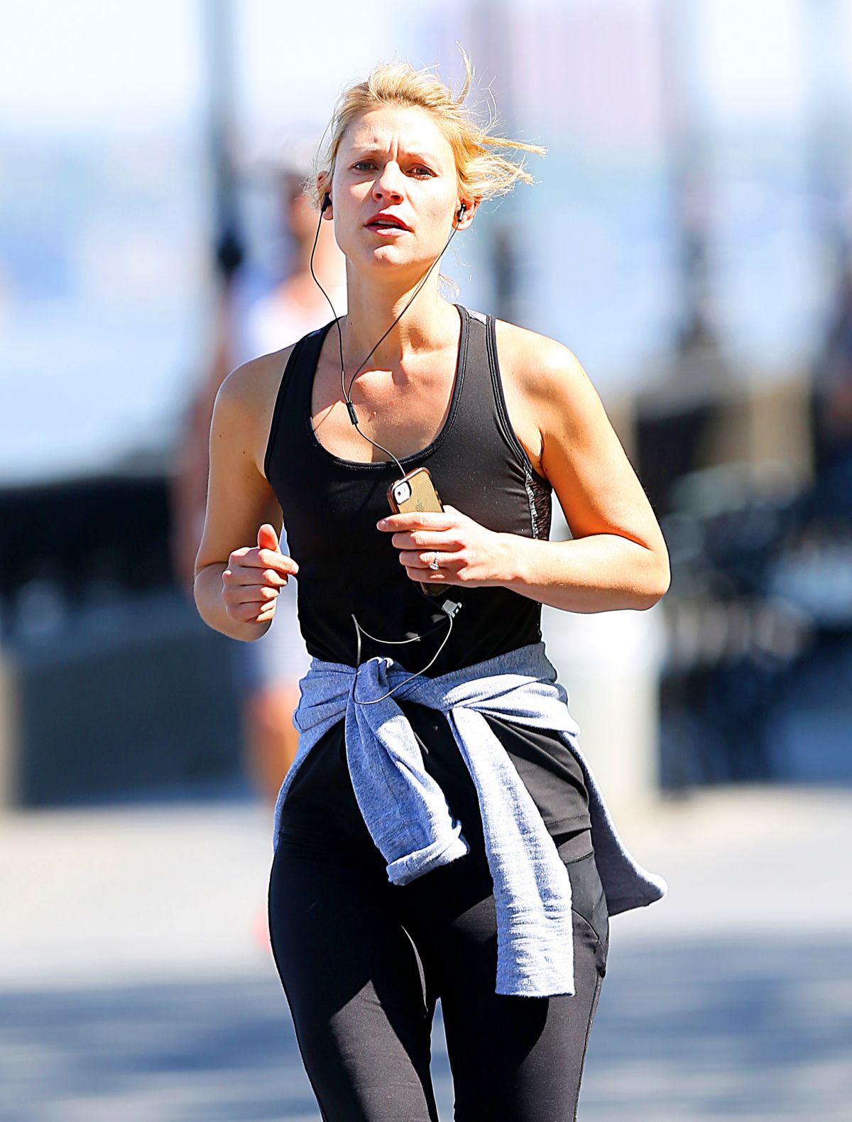 CLAIRE DANES Out Jogging in New York – HawtCelebs
