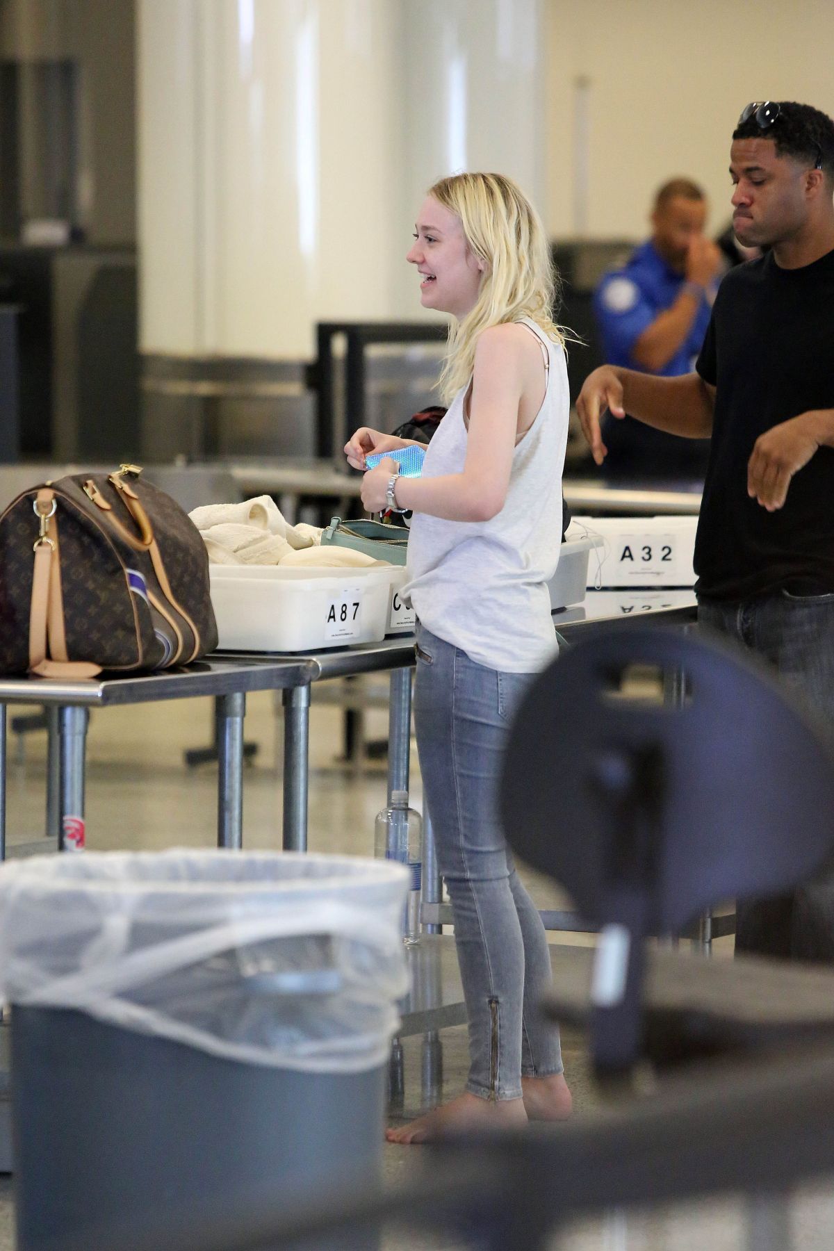 Dakota Fanning In Jeans At Lax Airport Hawtcelebs
