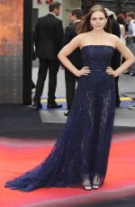 ELIZABETH OLSEN at Godzilla Premiele in London