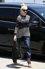 GWEN STEFANI Arrives at Acupuncture Studio in Los Angeles