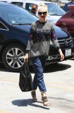 GWEN STEFANI Arrives at Acupuncture Studio in Los Angeles