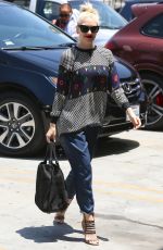 GWEN STEFANI Arrives at Acupuncture Studio in Los Angeles