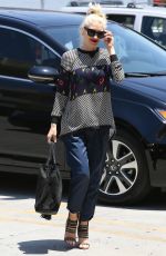 GWEN STEFANI Arrives at Acupuncture Studio in Los Angeles