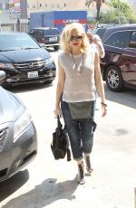 GWEN STEFANI Out and About in Los Angeles 3005