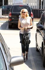 GWEN STEFANI Out and About in Los Angeles 3005