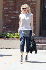 GWEN STEFANI Out and About in Los Angeles 3005