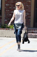 GWEN STEFANI Out and About in Los Angeles 3005